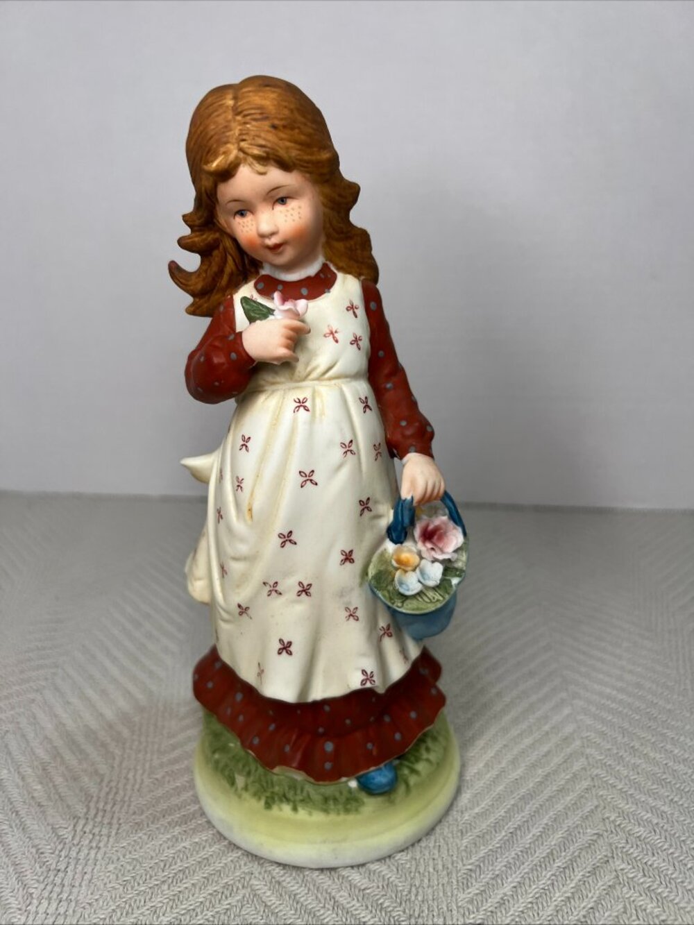 Holly Hobbie Creation Figurine Pioneer Girl With Flower Vintage 1973 8" HHF-3
